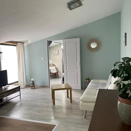 Pacificae Apartment *
